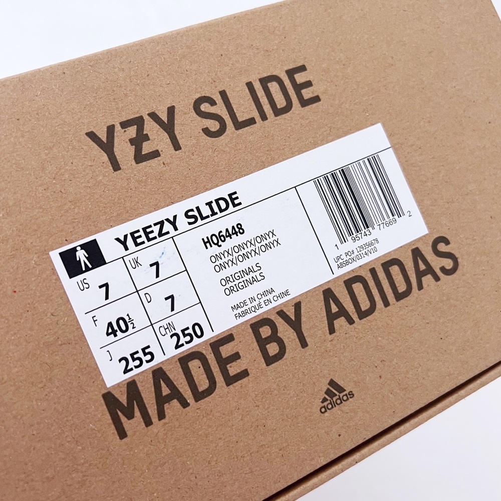 Adidas Yeezy kids slide in Onyx - Picture 8 of 8